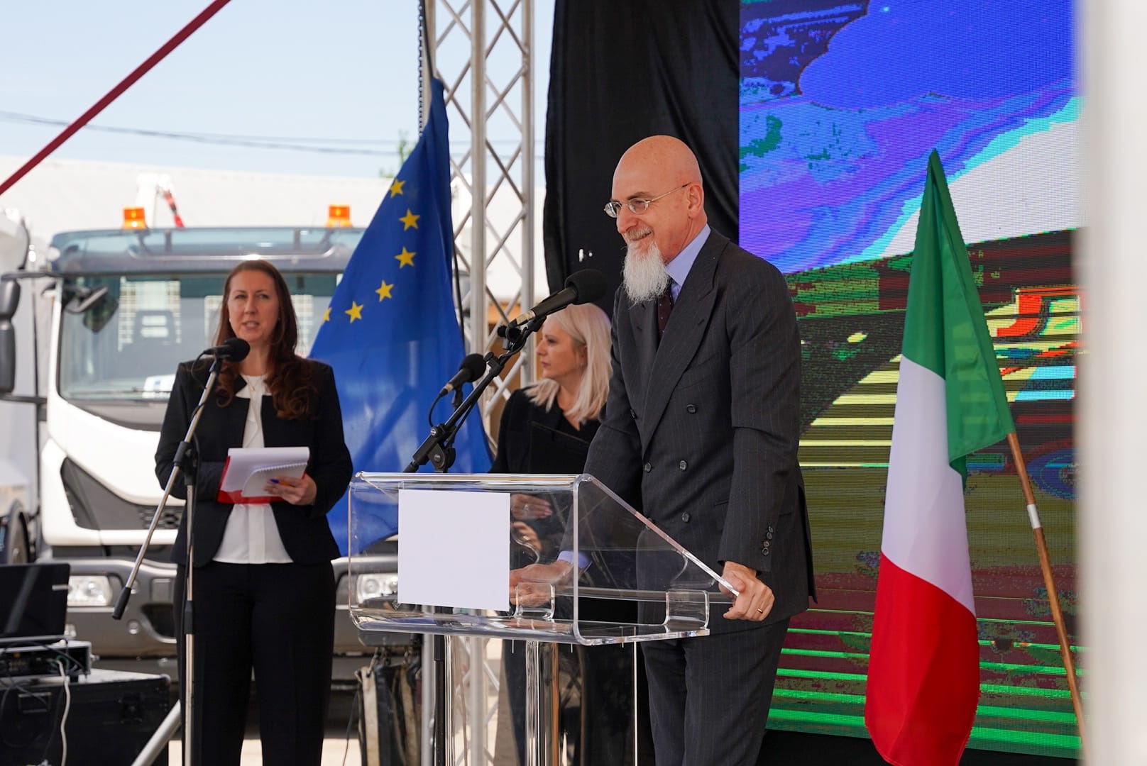 Veicoli per raccolta e trasporto rifiuti a Valjevo, Serbia, grazie al pacchetto di aiuti italiano “Protocollo Antonione”